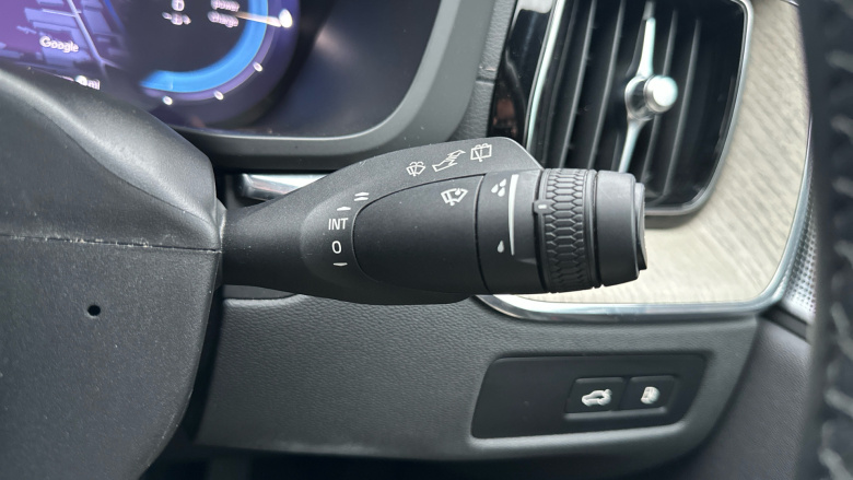 Volvo XC60 2.0 T8 [455] RC PHEV Ultimate Dark 5dr AWD Gtron Estate